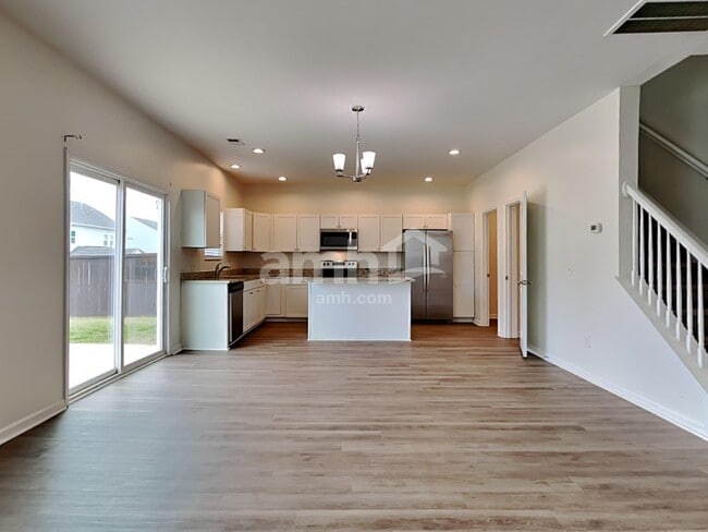 Building Photo - 136 Weeping Cypress Dr