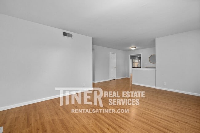 Building Photo - 4801 Papaya Dr