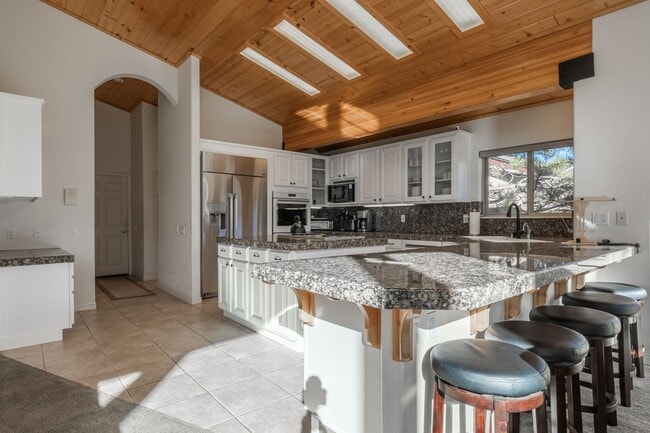 Building Photo - Mountain View Haven