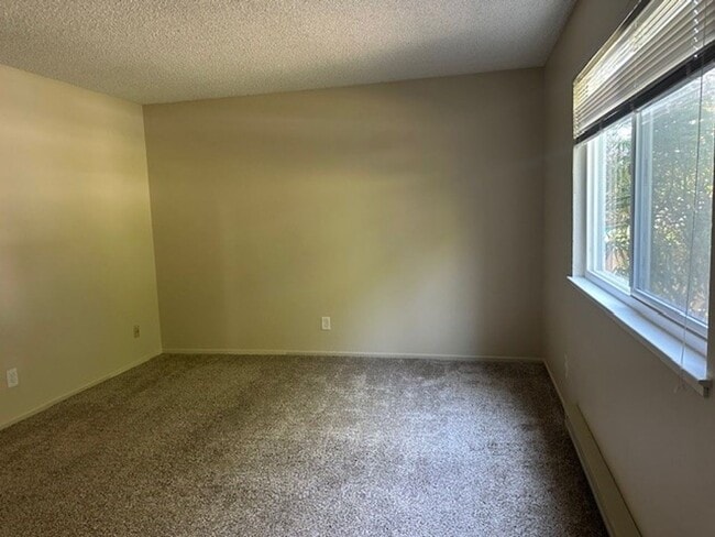 Building Photo - 2 bed 2 bath Santa Clara Condo Near Kaiser now available