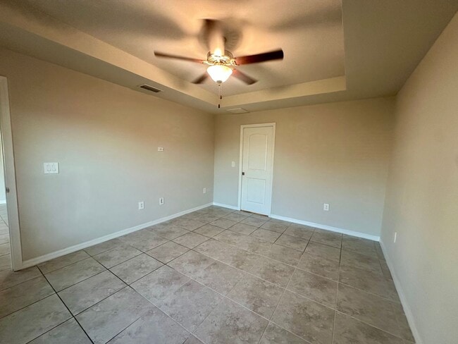 Building Photo - Available Now- 4 Bedroom 2 Bathroom NW Cape Coral Home