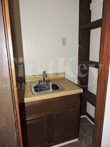 Building Photo - 4571 Blue Willow Rd