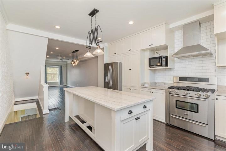 Building Photo - 217 S Clinton St