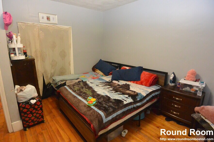 Building Photo - 10 Brackett St