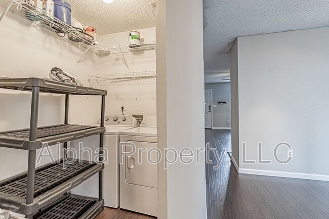 Building Photo - 105 Brushy Hollow Ln