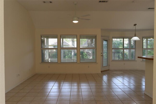 Building Photo - 3013 Parker Dr