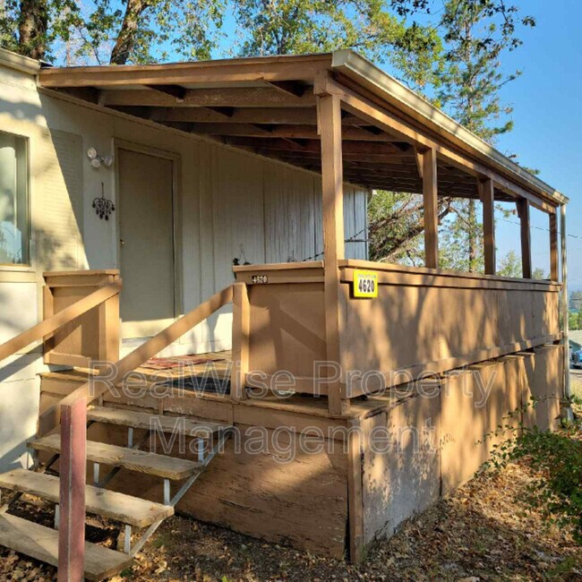 Building Photo - 4620 Redwood Ave