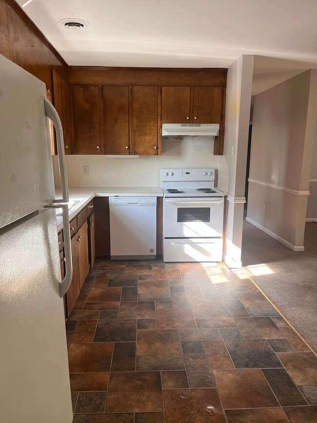 Building Photo - Spacious two bedroom in Altavista! Close t...