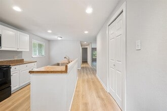 Building Photo - 143 Old Piney Trail