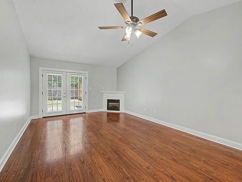 Building Photo - 2712 McLain Ln