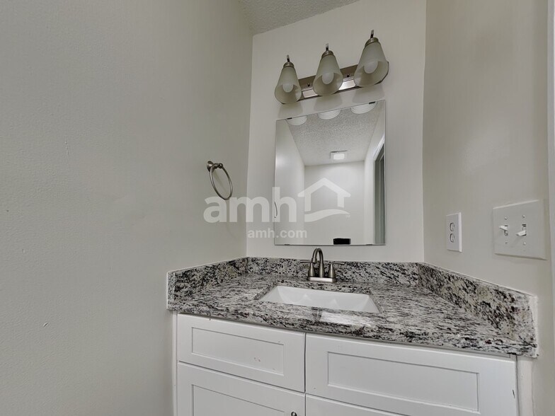 Building Photo - 7548 Applecross Rd