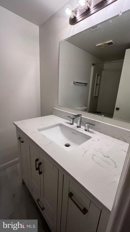 Building Photo - 5904 Cove Landing Rd