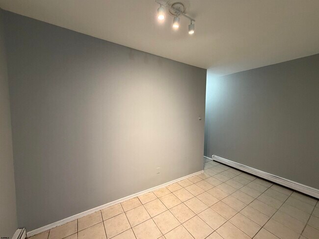 Building Photo - 2510 Arctic Ave