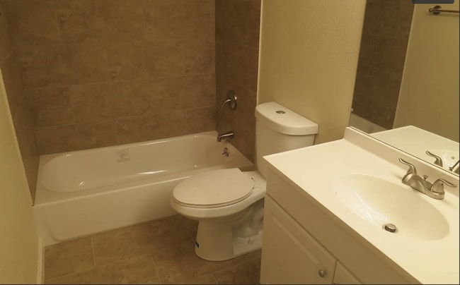 Building Photo - Beautiful 2B/2B Apartment Available Now! HALF OFF FIRST MONTHS RENT