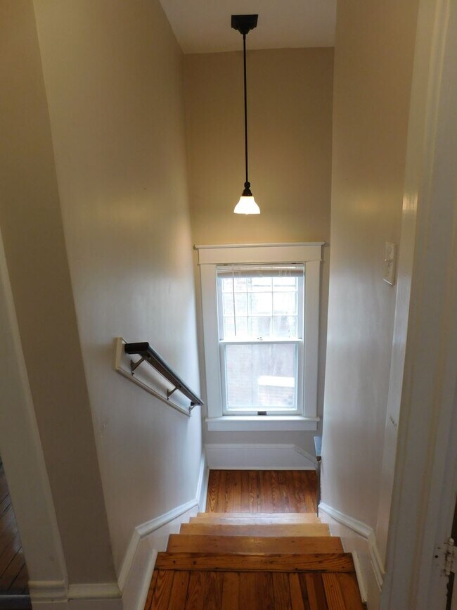 Building Photo - 605 Johnson St