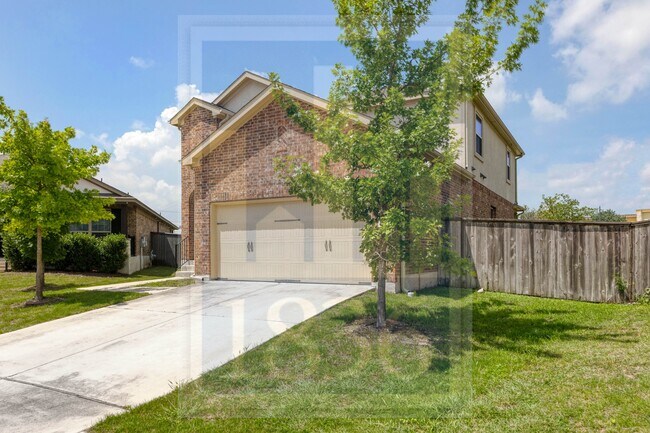 Building Photo - 1040 Chad Lp