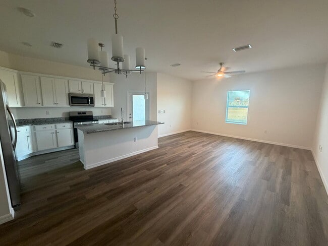Building Photo - 16105 Badalona Dr