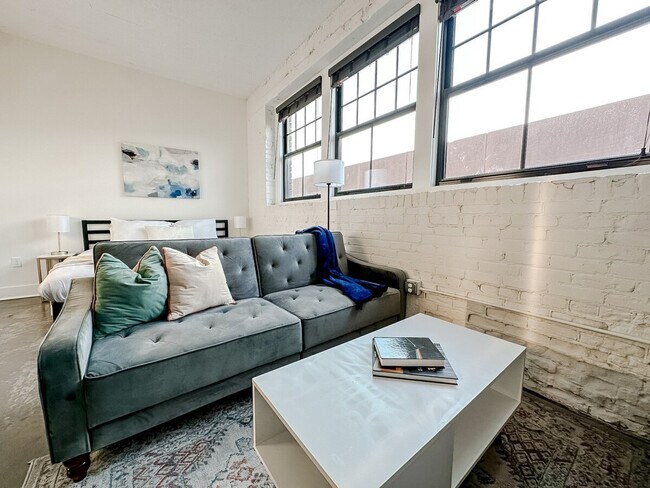 Building Photo - 701 E 2nd St N