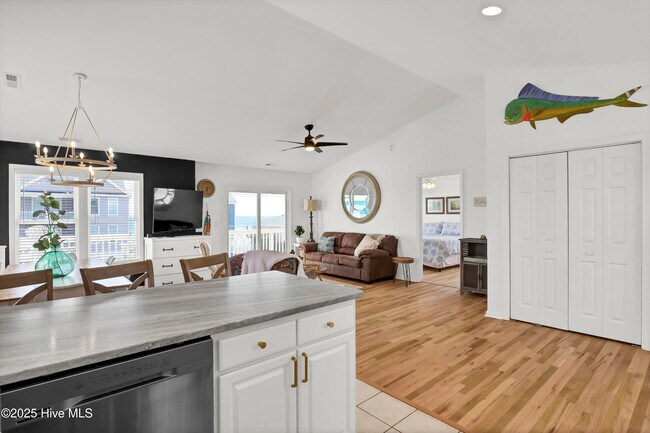 Building Photo - 1401 S Shore Dr