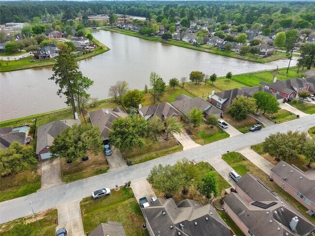 Building Photo - 9219 E Lakeside Dr