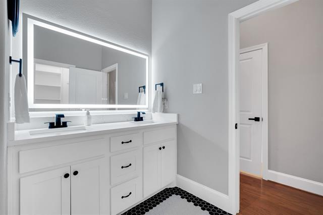 Building Photo - 209 Cody Hunter