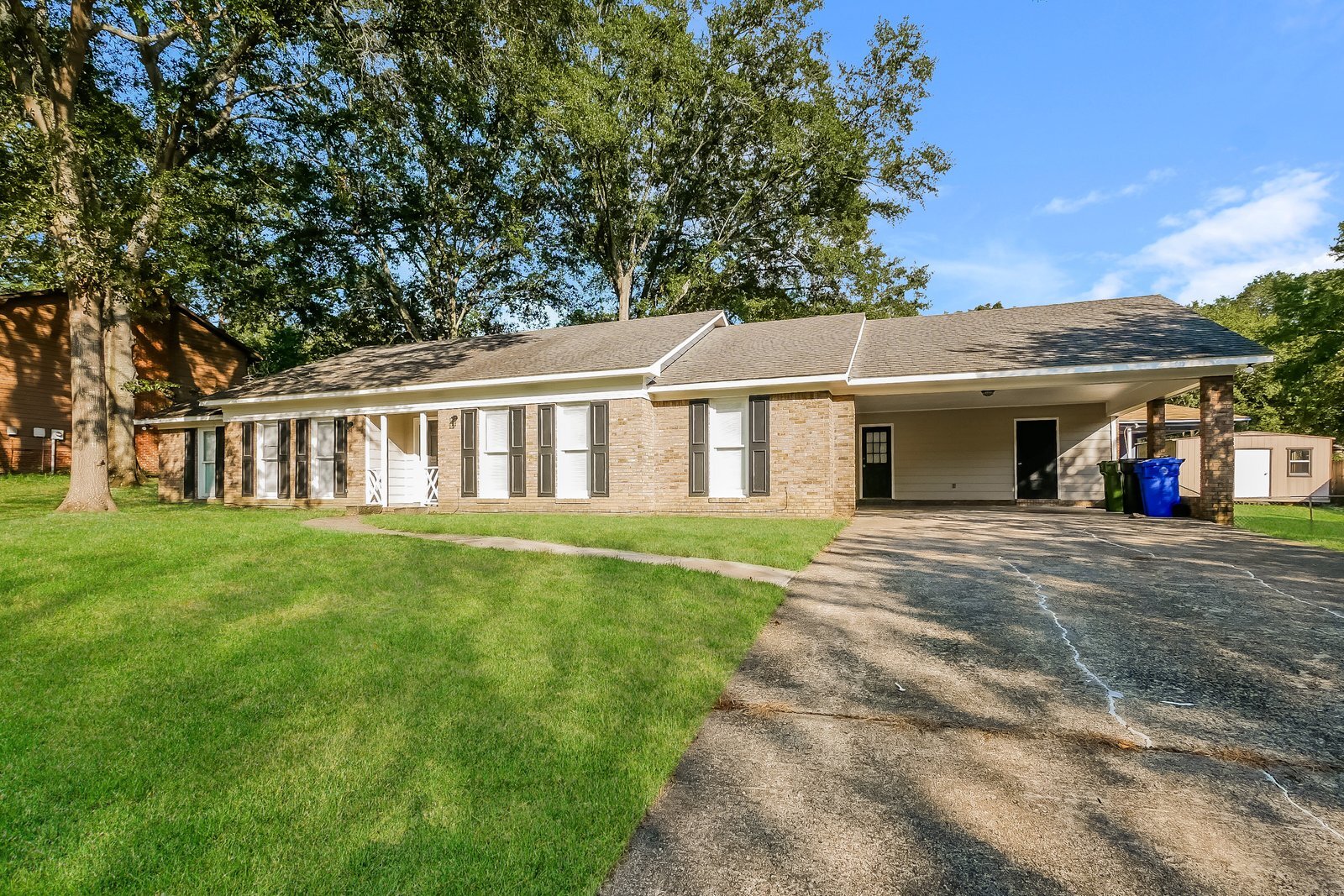 Building Photo - 4302 Castlewood Pkwy