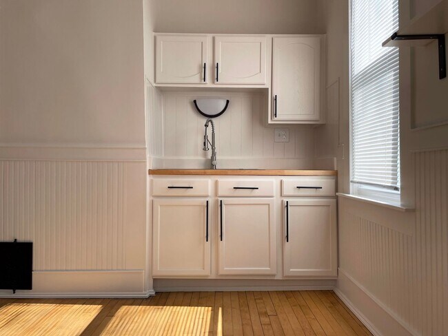 Building Photo - 2045-47 N Hubbard St