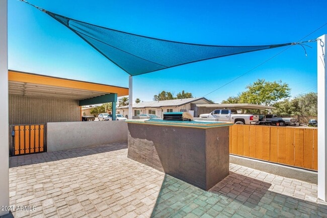 Building Photo - 1118 S McClintock Dr