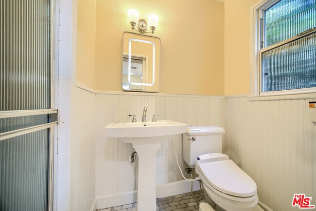 Building Photo - 3282 Stoner Ave