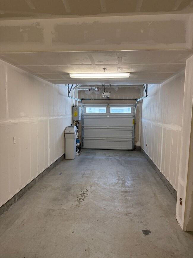 Building Photo - PENTHOUSE CONDO IN COMMUNICATION HILL | 2B...