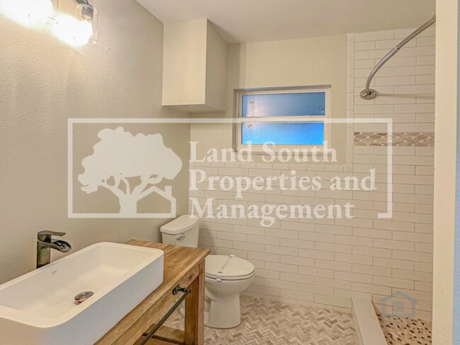 Building Photo - 2618 S Palmeden Dr