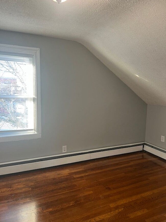 Building Photo - 72 Pocasset Ave