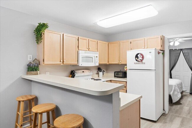 Building Photo - 2224 Timberwood Cir N