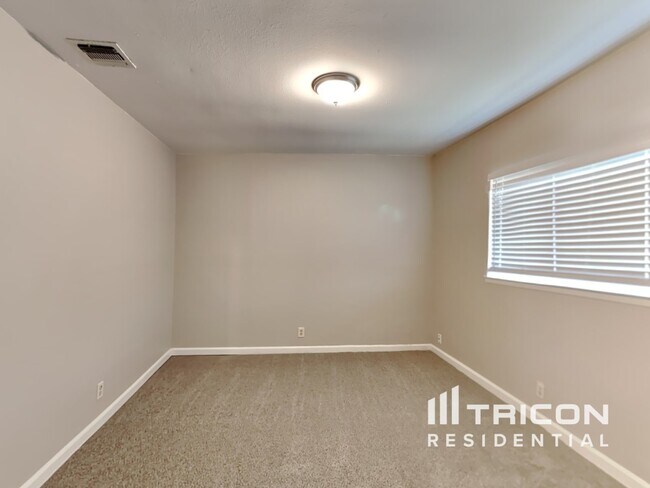 Building Photo - 5350 Binz Engleman Road San Antonio TX