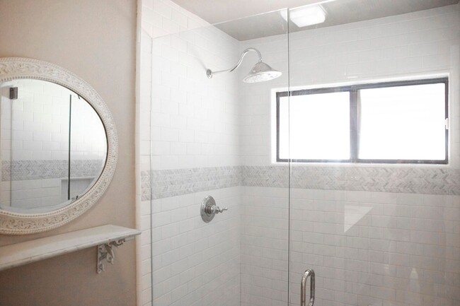 Building Photo - 40588 Clover Ln