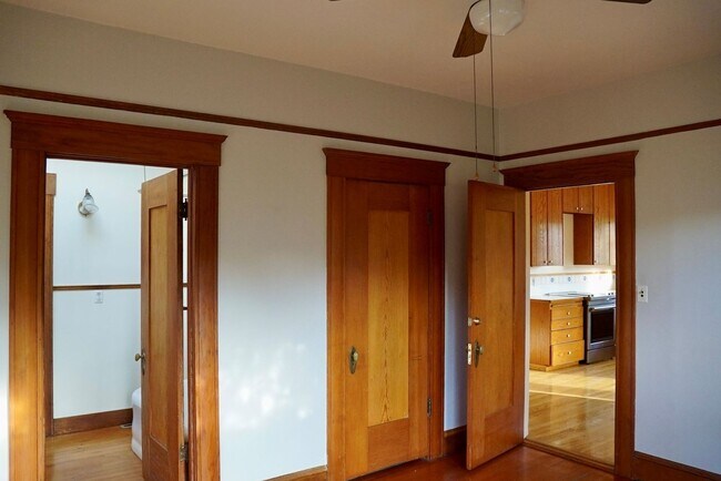 Building Photo - Charming Craftsman Style Home for Rent in ...