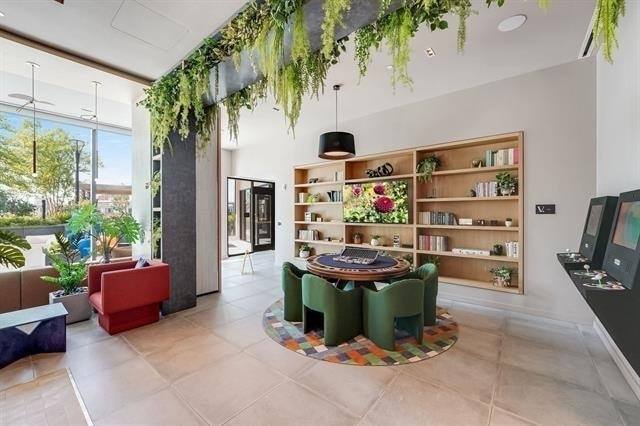 Building Photo - 25 Christopher Columbus Dr