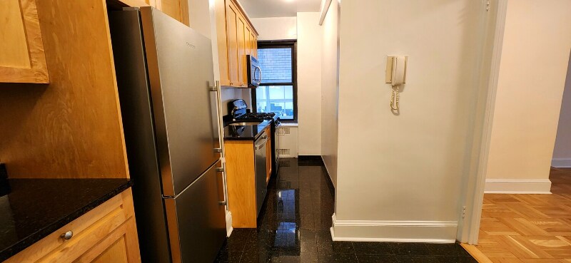 Building Photo - 141 E 56th St