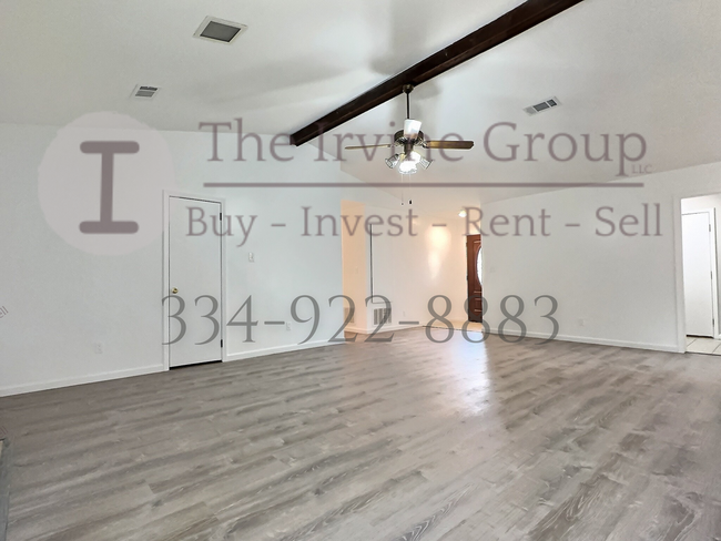 Building Photo - 3 bed 2 bath with 2 car garage