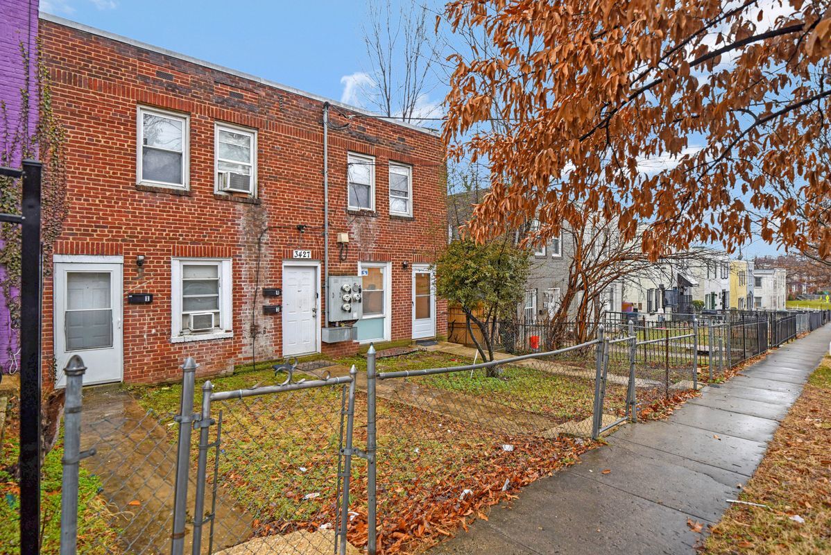 Building Photo - 3427 B St SE