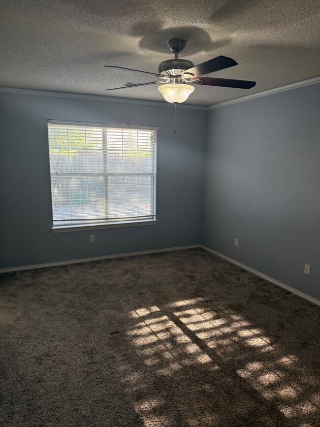 Building Photo - "Charming 3-Bed, 2-Bath Home with 1,368 Sq Ft of Comfort on Tradition Avenue!"