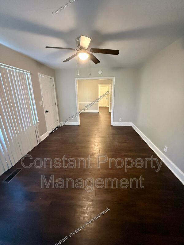 Building Photo - 1533 Engle Dr
