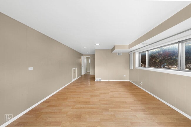 Building Photo - 393 Huntington Ln