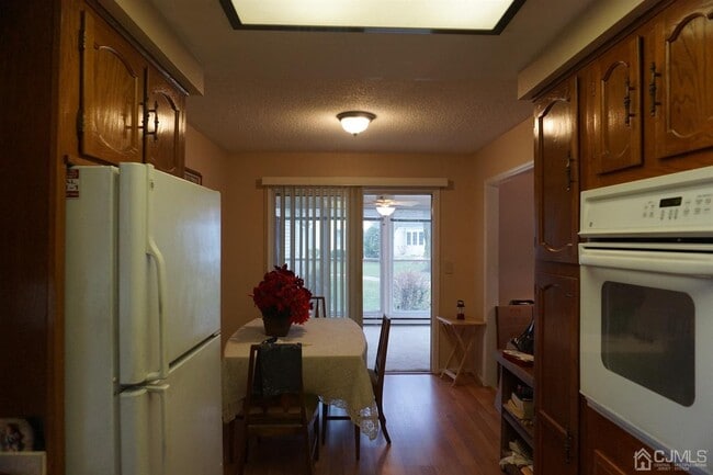 Building Photo - 493 Somerset Ln