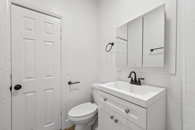 Building Photo - 751 Normandie Ave