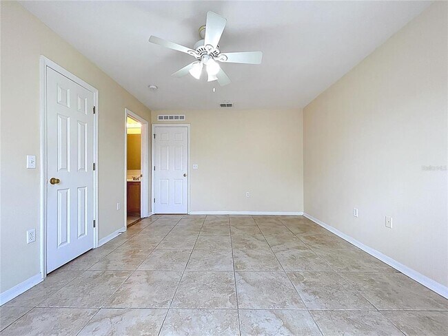 Building Photo - 5060 Spanish Oaks Blvd