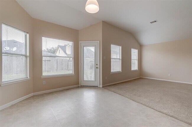 Building Photo - 19726 Cozy Cabbin Dr