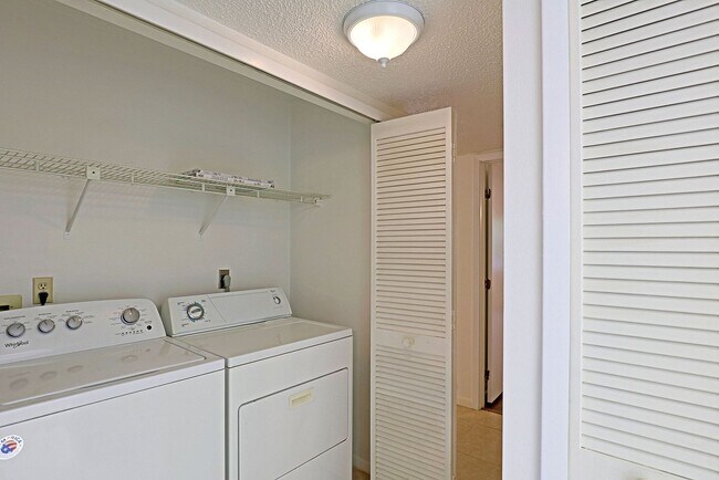 Building Photo - 6120 Whiskey Creek Dr