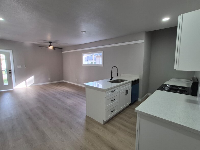 Building Photo - 2209 Gano St