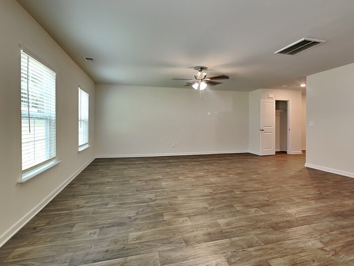 Building Photo - 264 Bent Holly Dr
